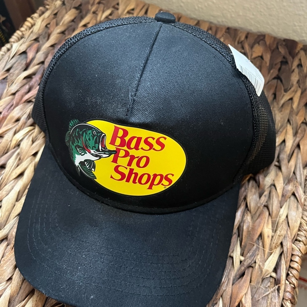 NWT Bass Pro Shops Black Cap with Yellow Logo SnapBack Mesh Trucker